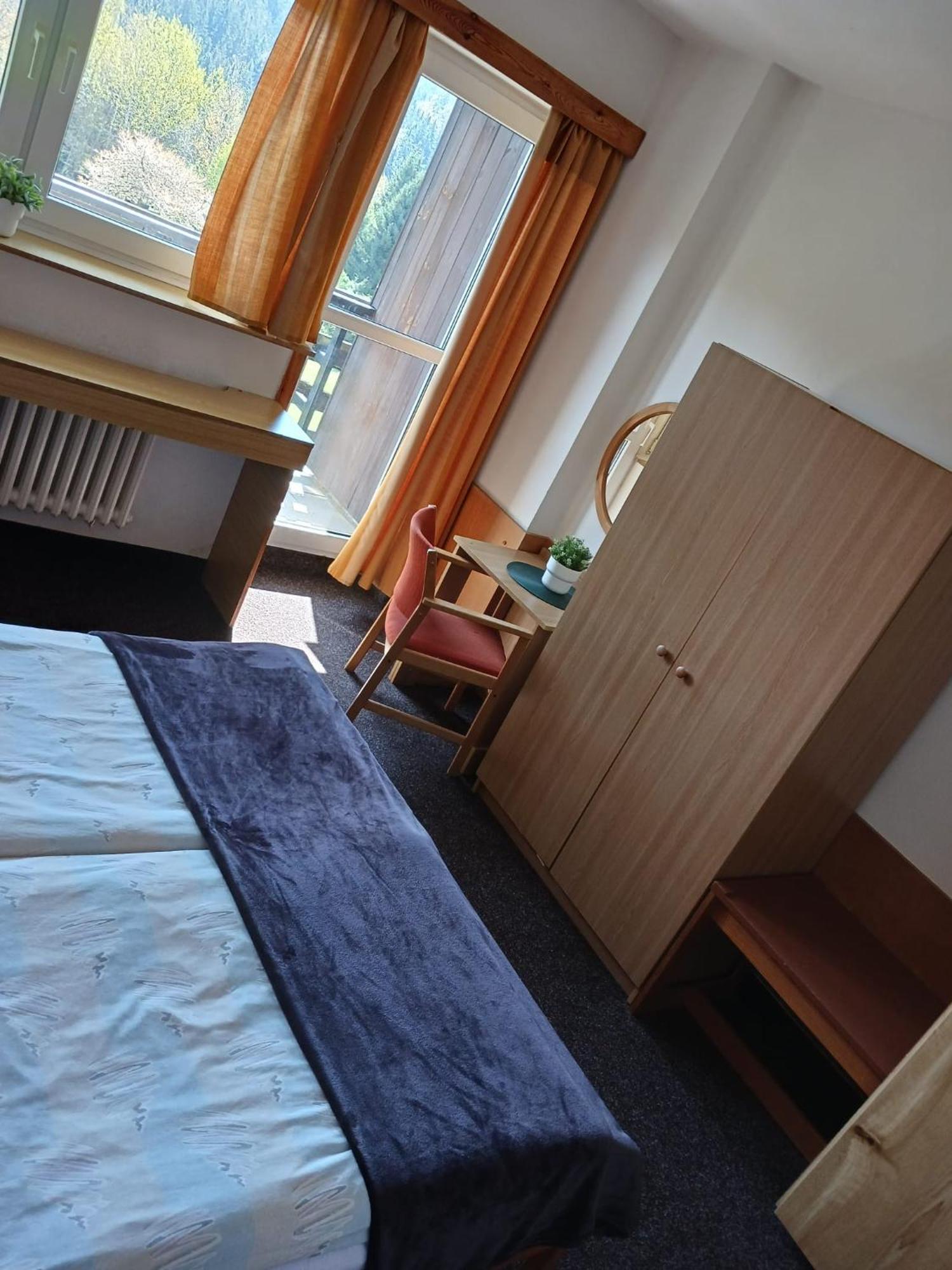 Hotel Albert - Retro パセキ・ナト・イゼロウ エクステリア 写真